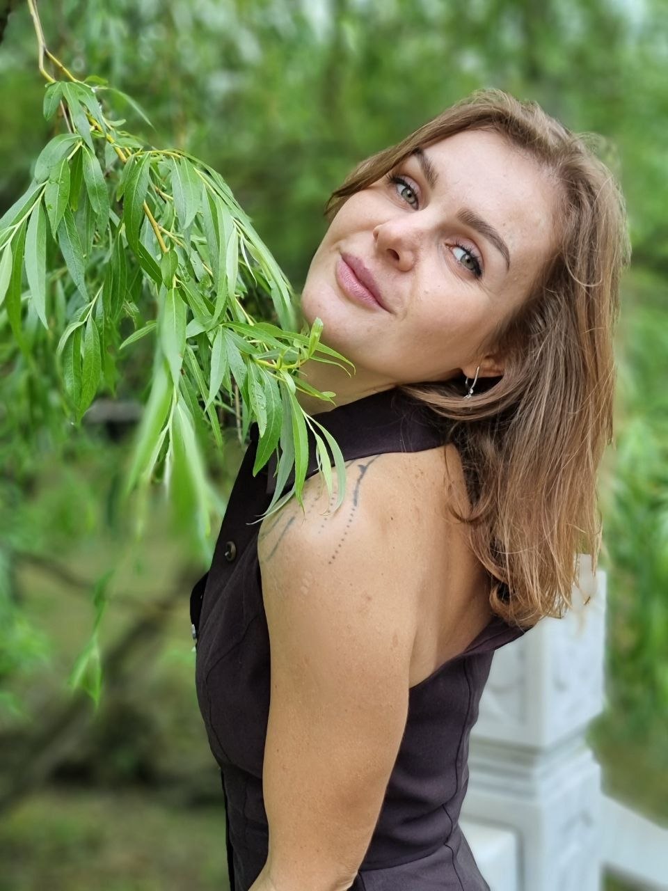 Анита — цветной портрет на природе
