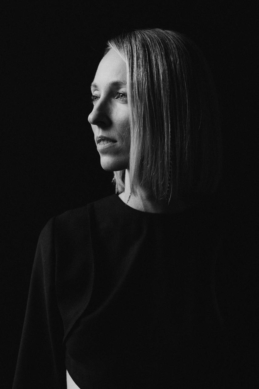 Марина Белоклокова — чёрно-белый крупный портрет